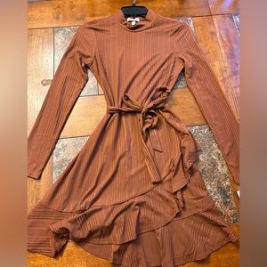 New with tag brown Xtraordinary Dress. Size S never worn